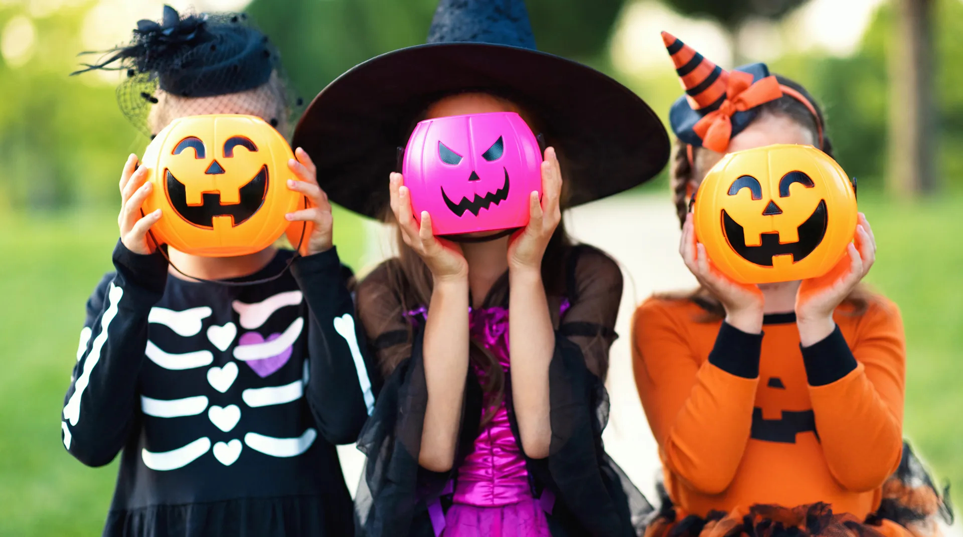 Family Halloween Store -Family Halloween Store AdobeStock 373927390